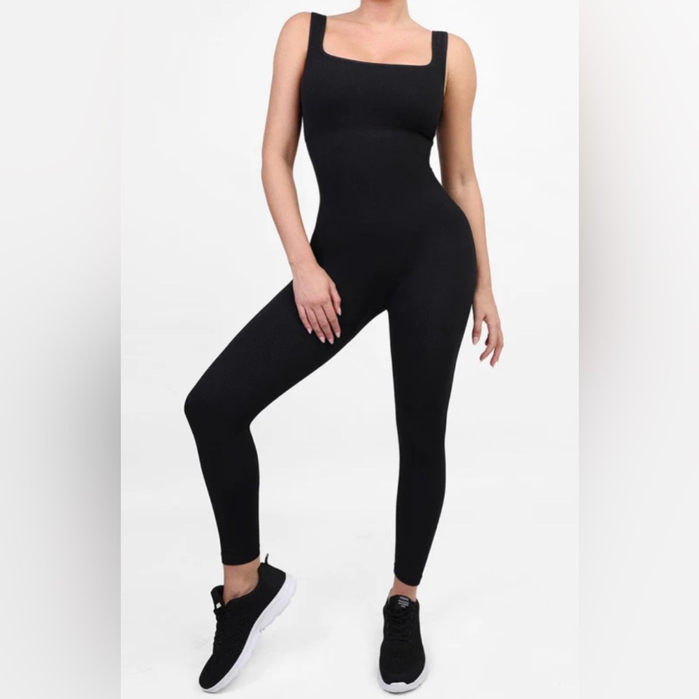 POPILUSH Seamless Square Neck One Piece Sport Romper Or Jumpsuit in Black